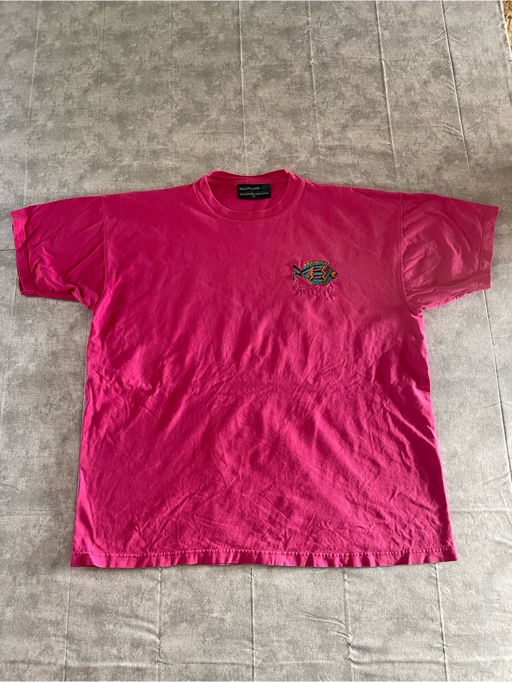 No Boundaries Hot Pink Short-Sleeve Graphic Tee with Fish Embroidery